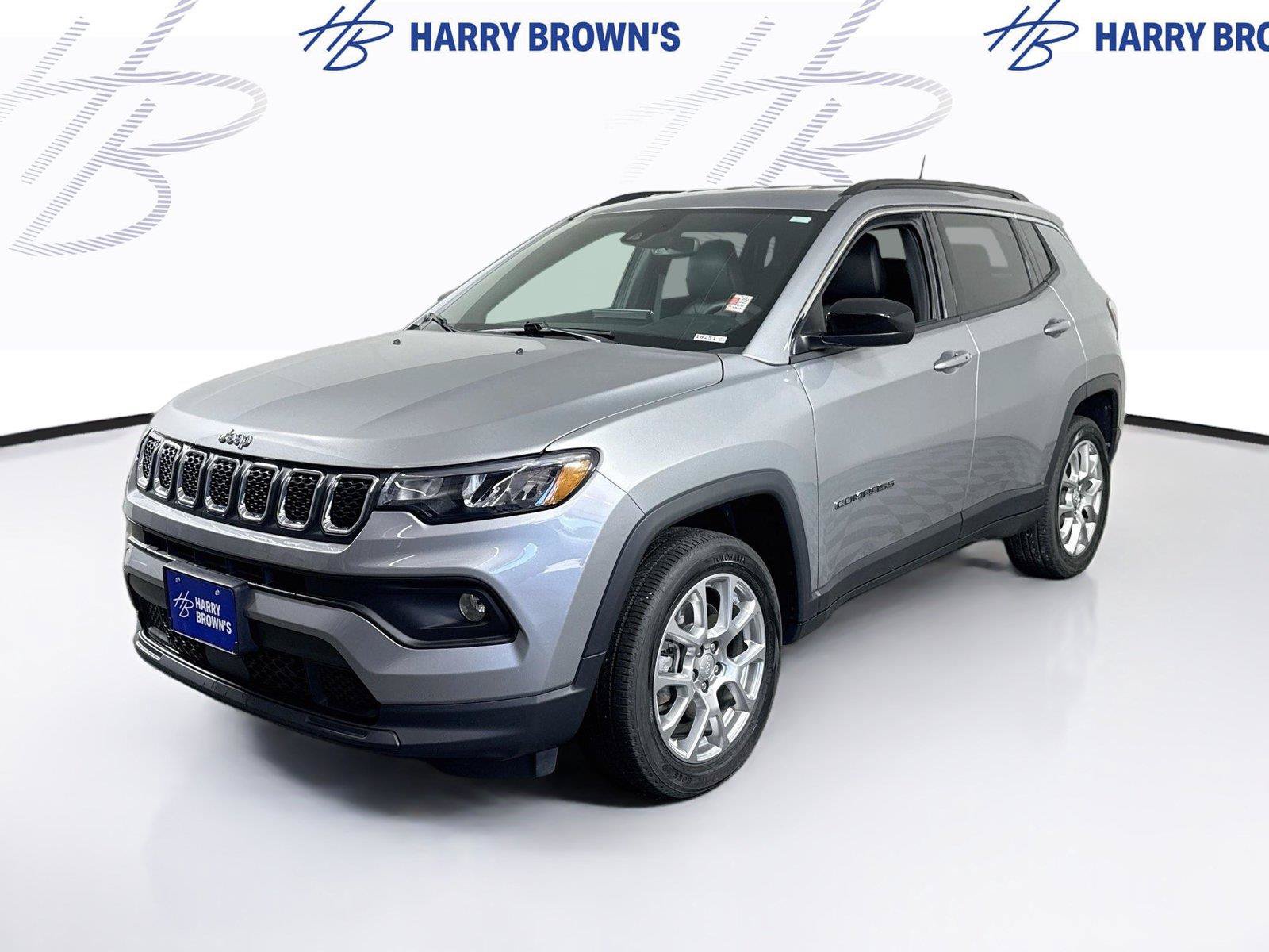 Used 2023 Jeep Compass Latitude AWD/4WD image 1