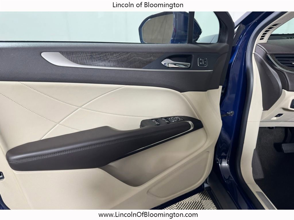 Used 2019 Lincoln MKC Reserve AWD/4WD image 17