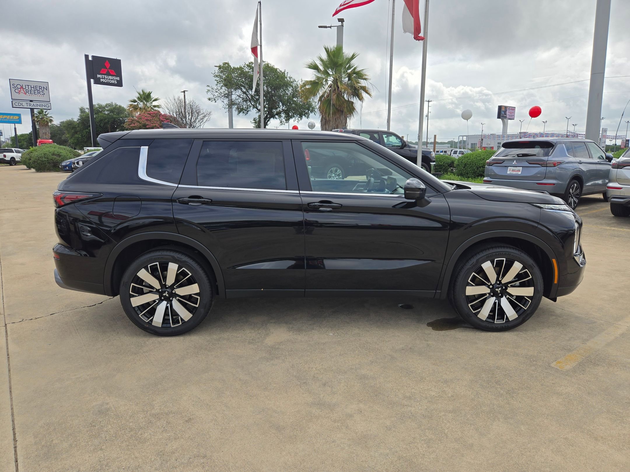 New 2026 Mitsubishi Outlander SE FWD image 6