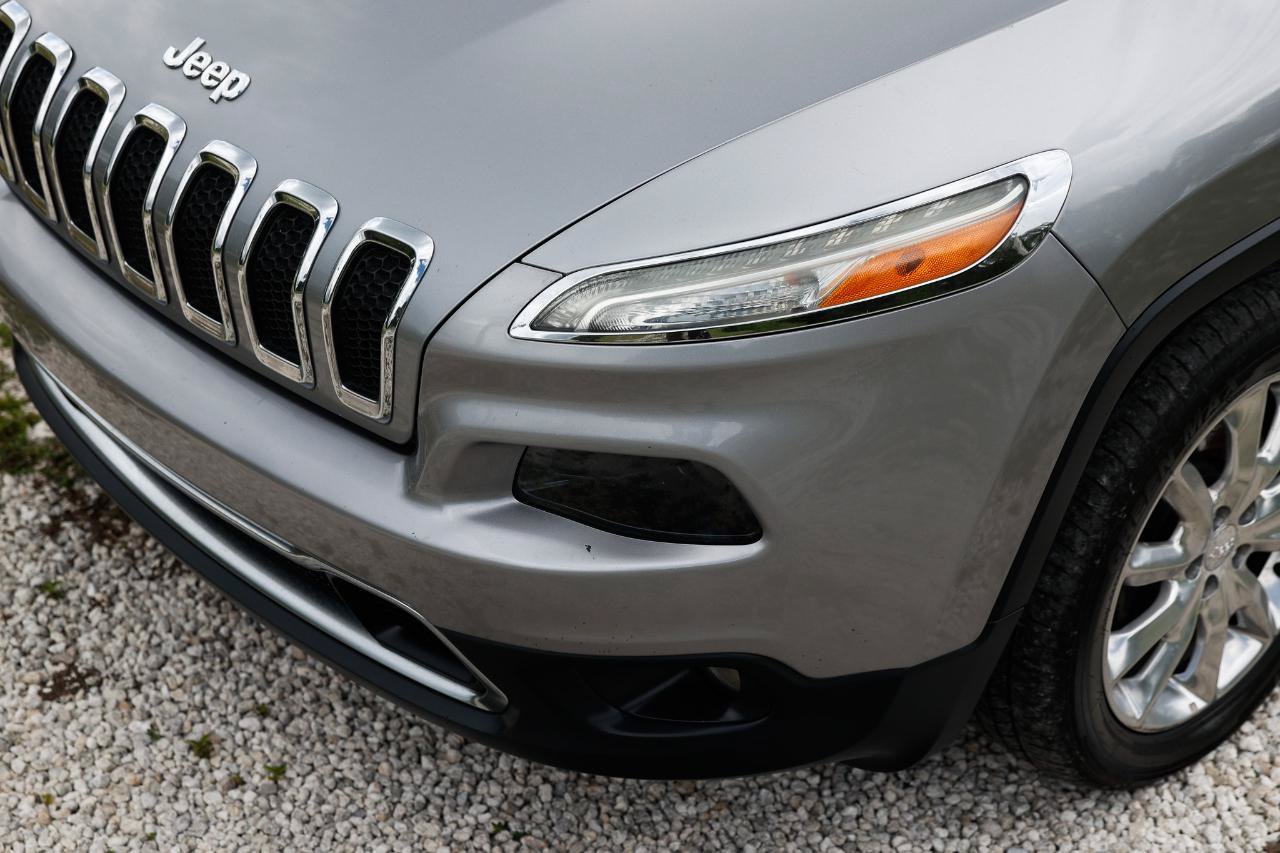 Used 2016 Jeep Cherokee Limited FWD image 23