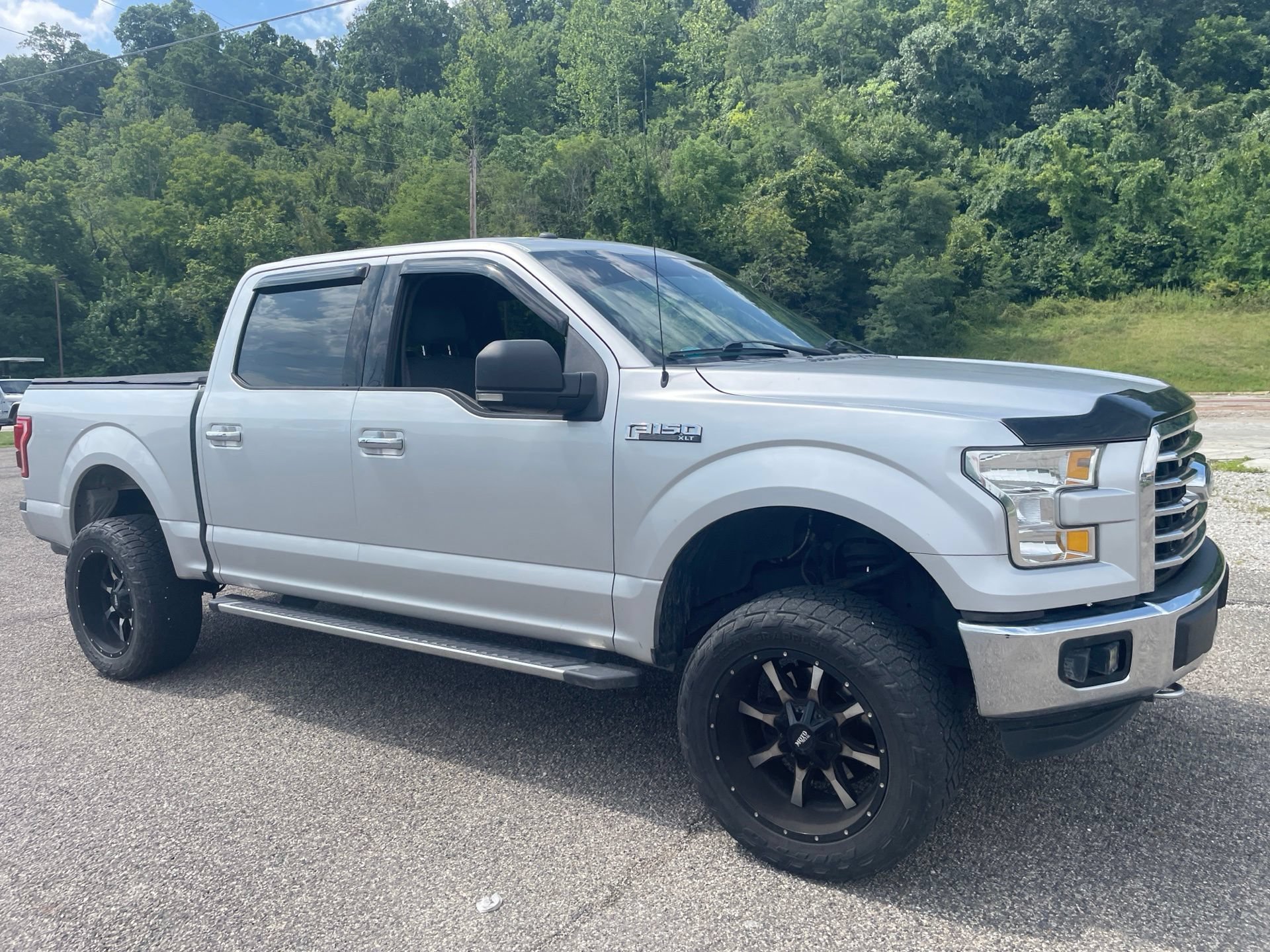 Used 2016 Ford F150 XLT w/ Equipment Group 302A Luxury AWD/4WD image 4