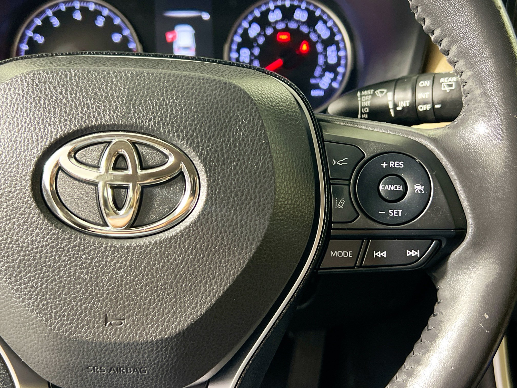Used 2019 Toyota RAV4 XLE Premium FWD image 19