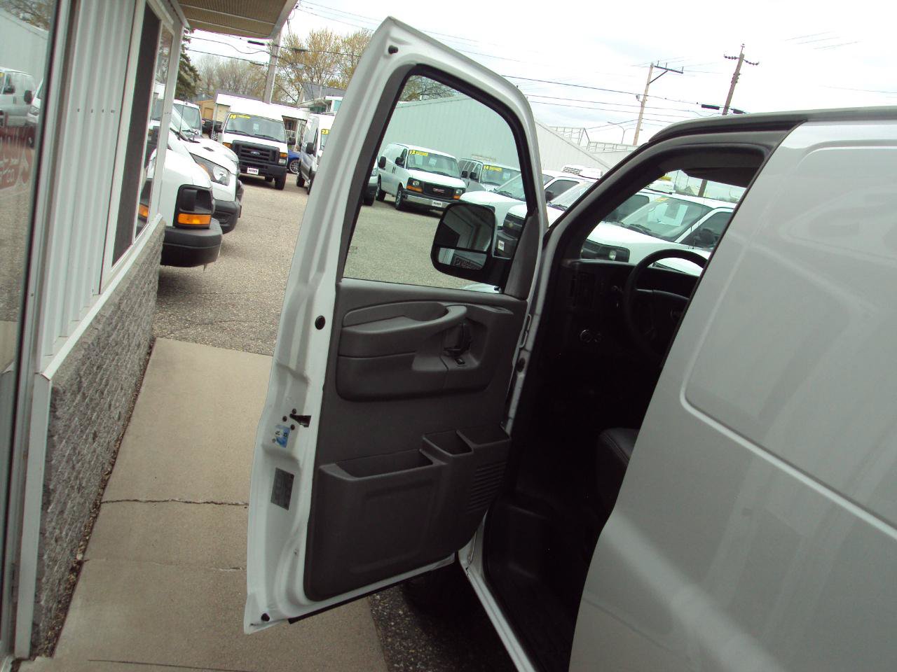 Used 2012 Chevrolet Express 1500 AWD image 17