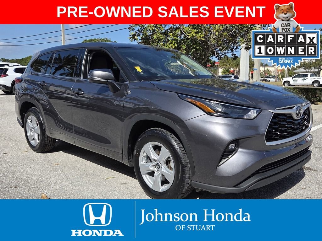 Used 2022 Toyota Highlander LE image 1