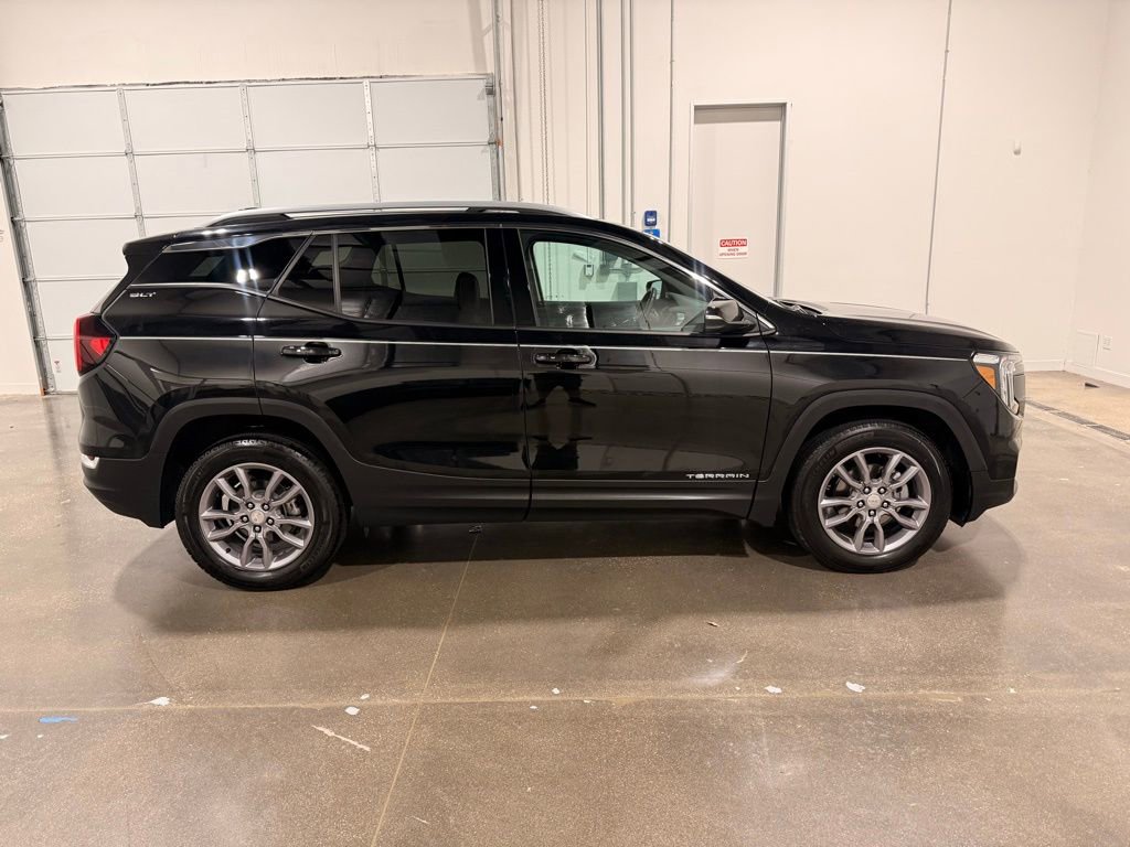 Used 2024 GMC Terrain SLT image 4