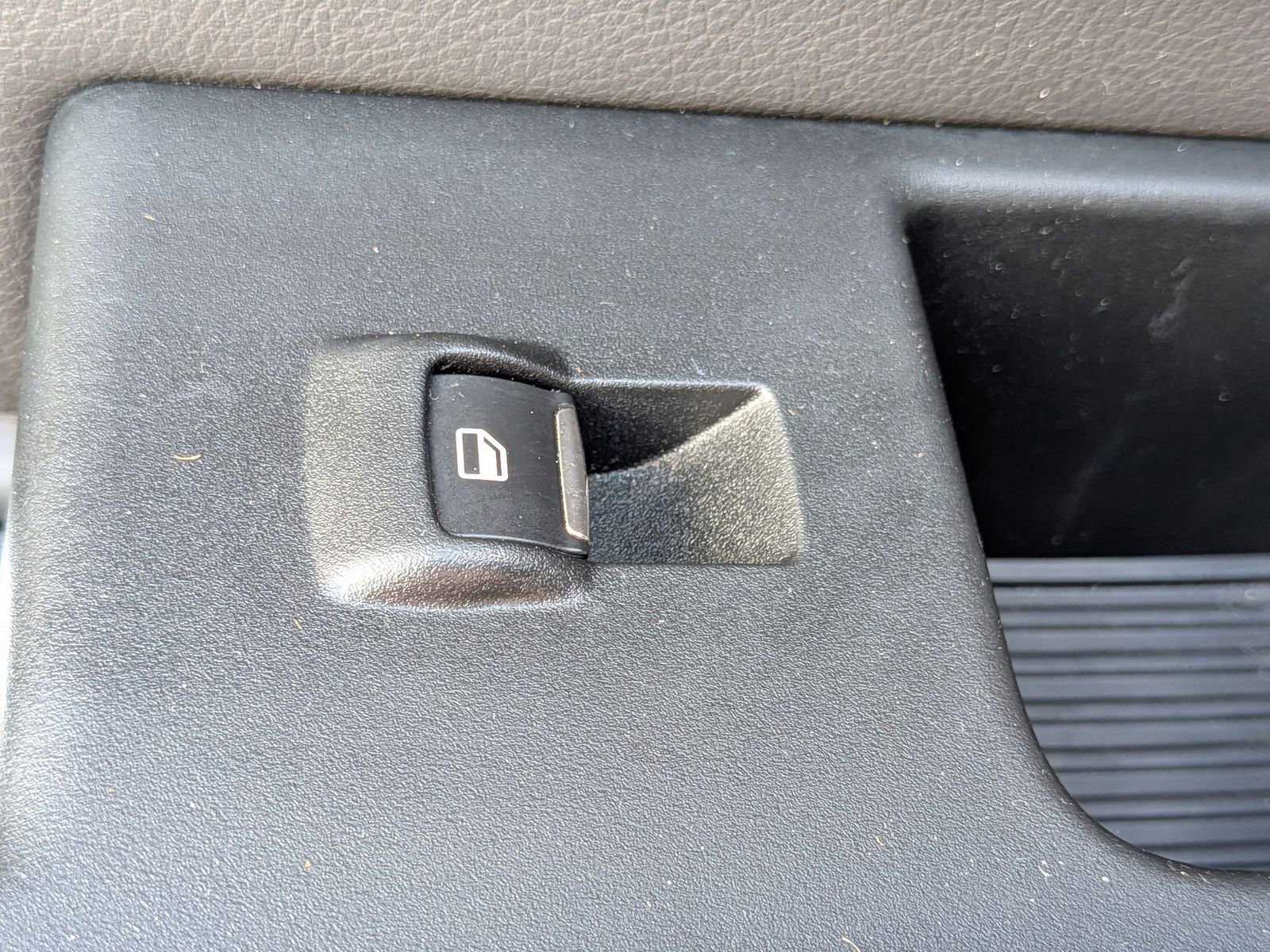 Used 2019 Ford Expedition XLT w/ Equipment Group 202A AWD/4WD image 29