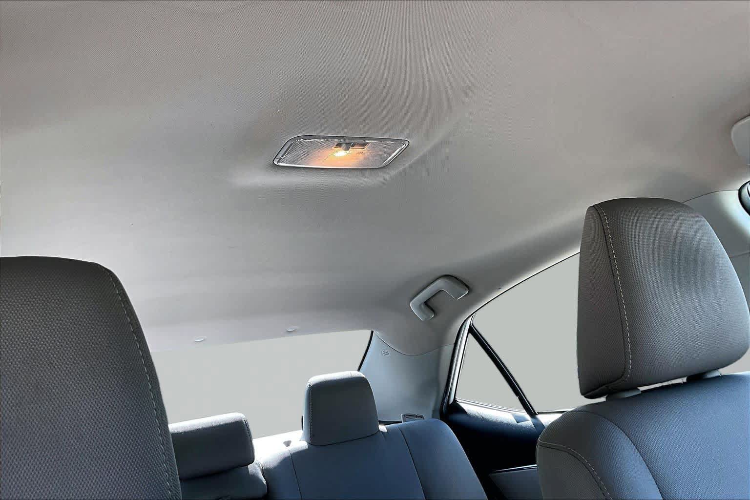 Used 2015 Toyota Corolla LE FWD image 14