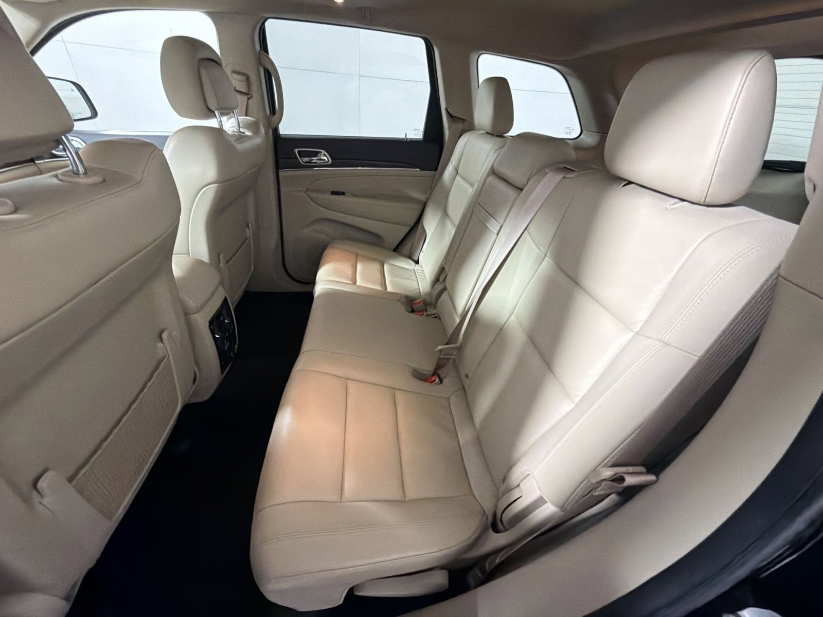 Used 2017 Jeep Grand Cherokee Limited image 24