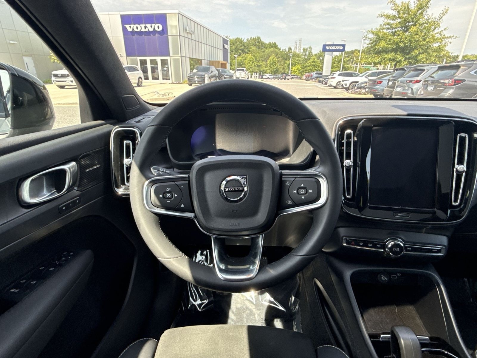 Used 2023 Volvo C40 P8 Recharge Ultimate AWD/4WD image 16