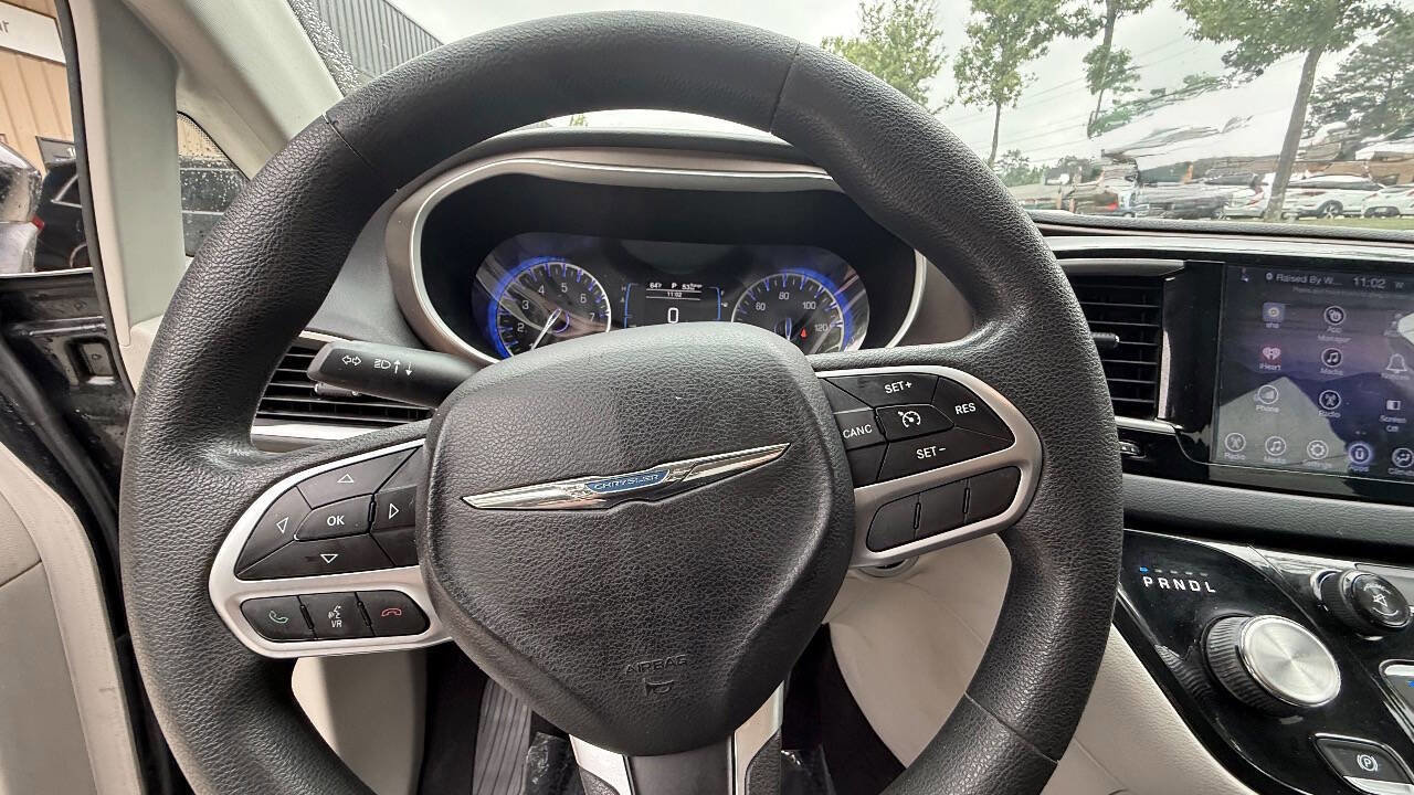 Used 2017 Chrysler Pacifica Touring FWD image 78