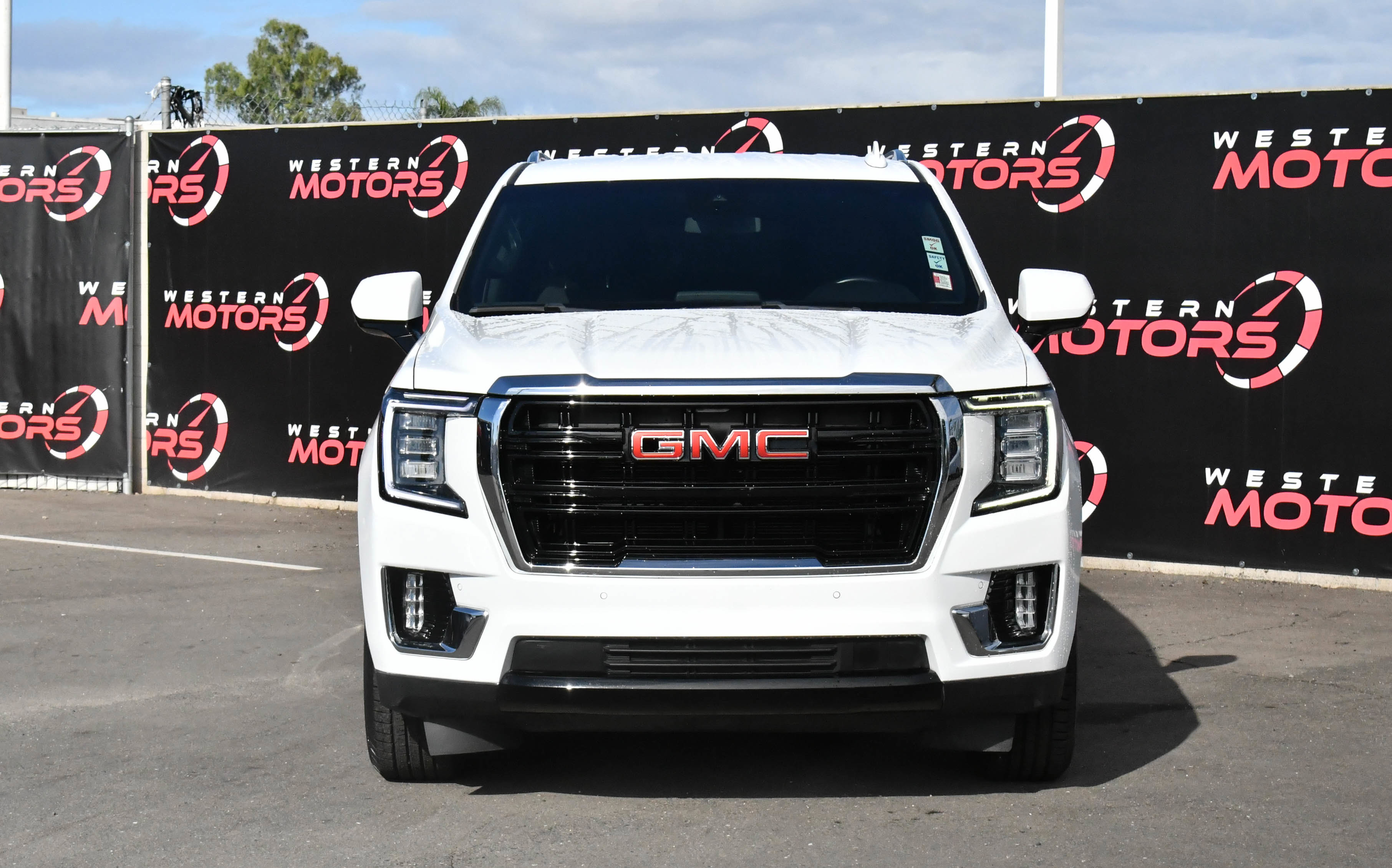 Used 2023 GMC Yukon XL SLE RWD image 2