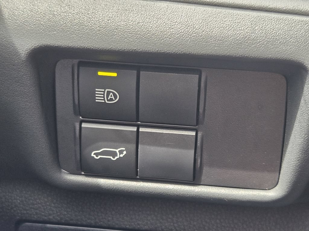 Used 2024 Toyota Highlander XLE FWD image 25