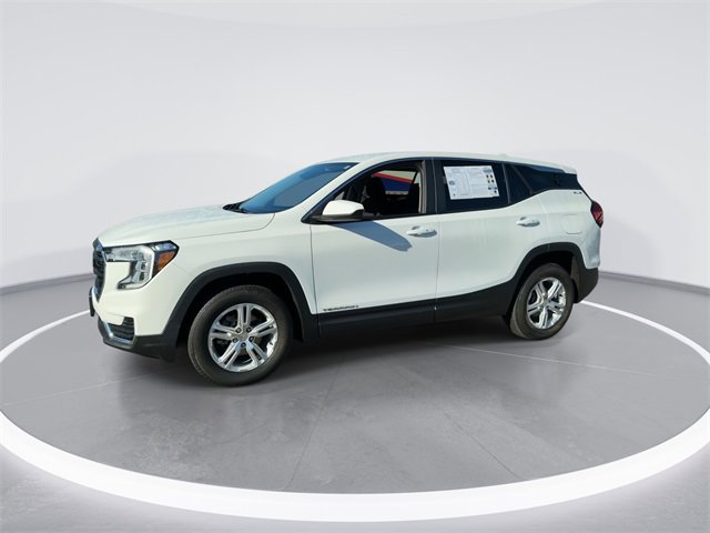 Used 2024 GMC Terrain SLE image 4