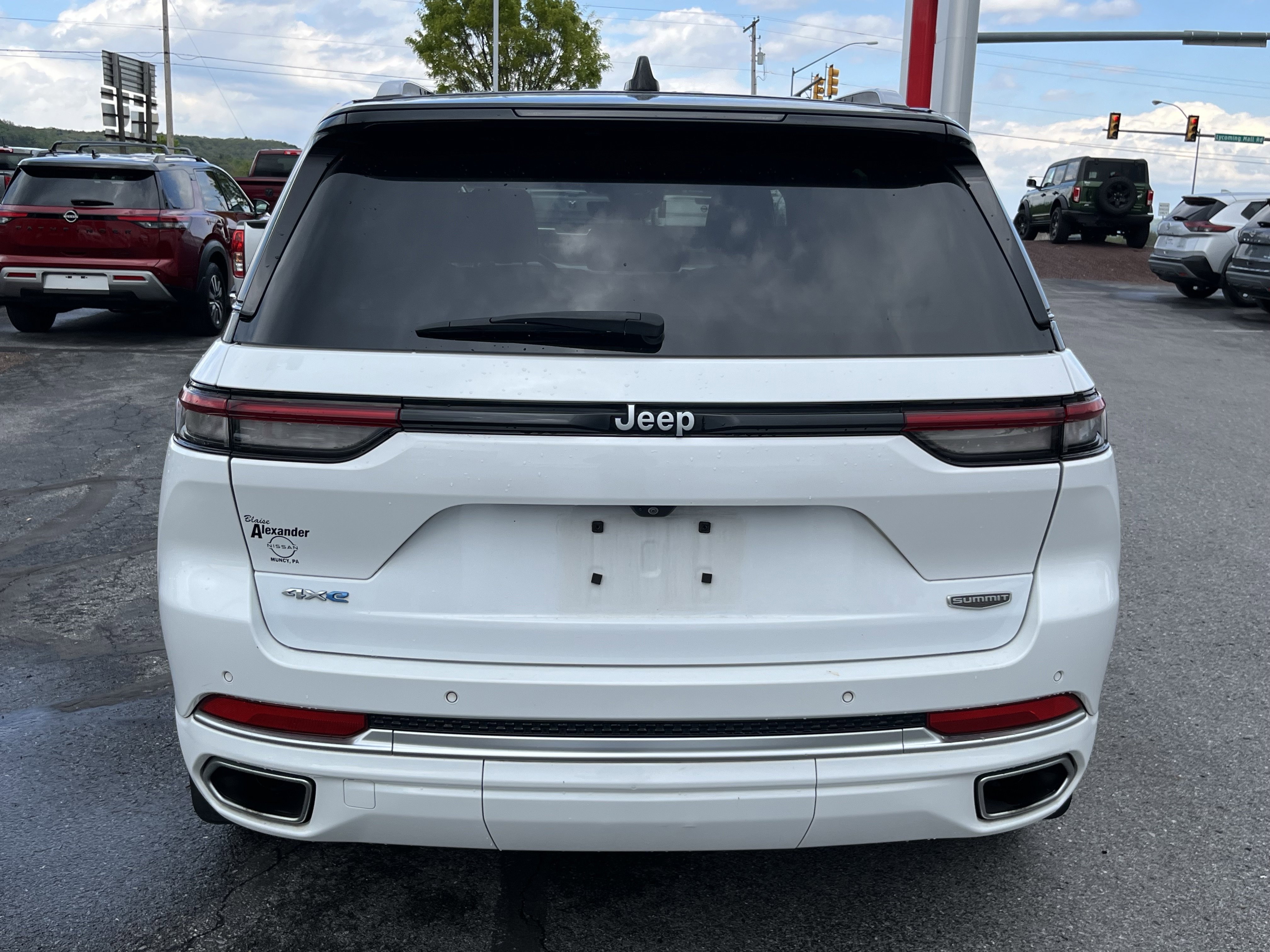 Used 2022 Jeep Grand Cherokee Summit AWD/4WD image 6