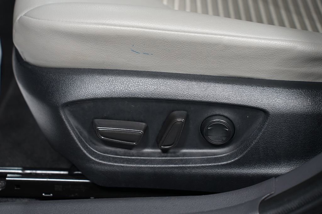 Certified 2023 Toyota Camry SE image 31