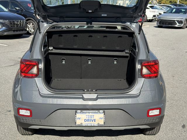 Used 2024 Hyundai Venue SE image 18