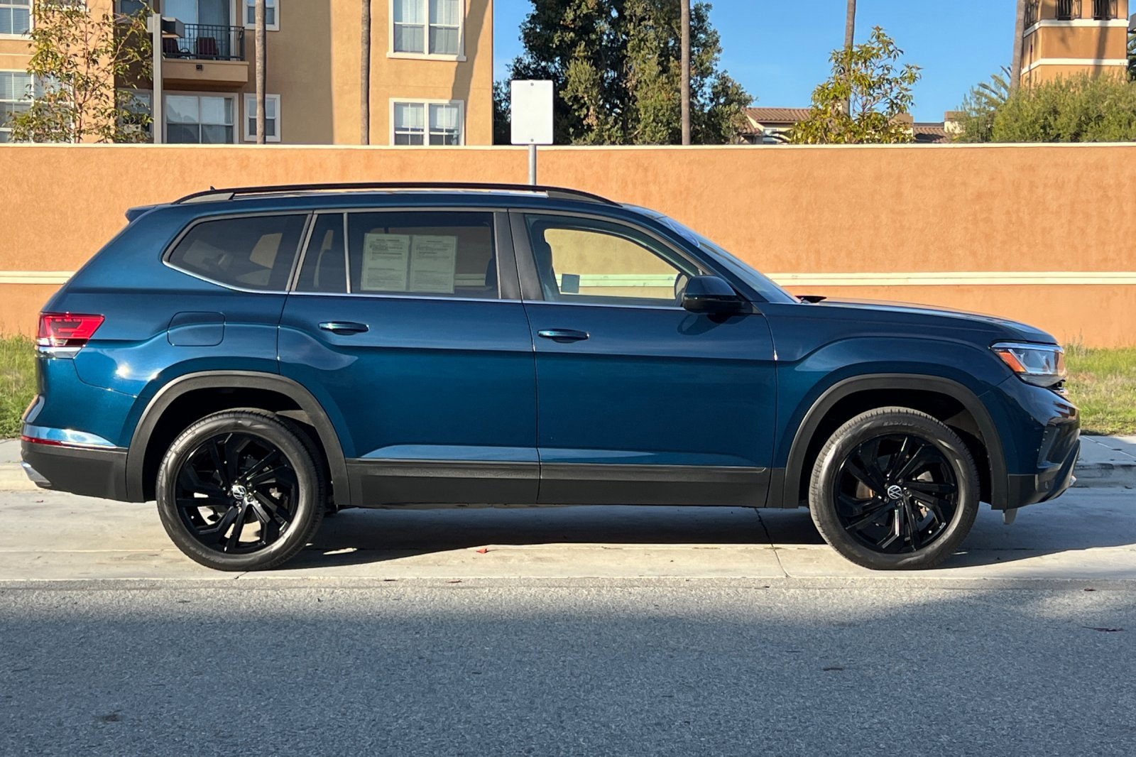Used 2021 Volkswagen Atlas SE image 3
