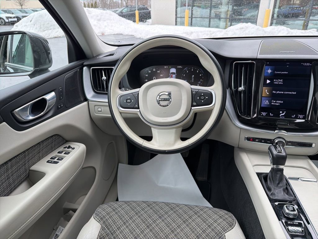 Used 2021 Volvo XC60 T5 Momentum image 25