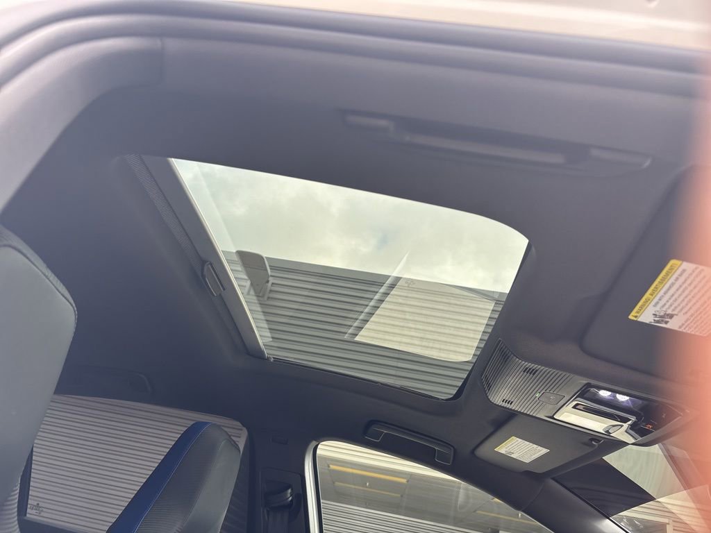 Used 2024 Volkswagen Golf R image 18