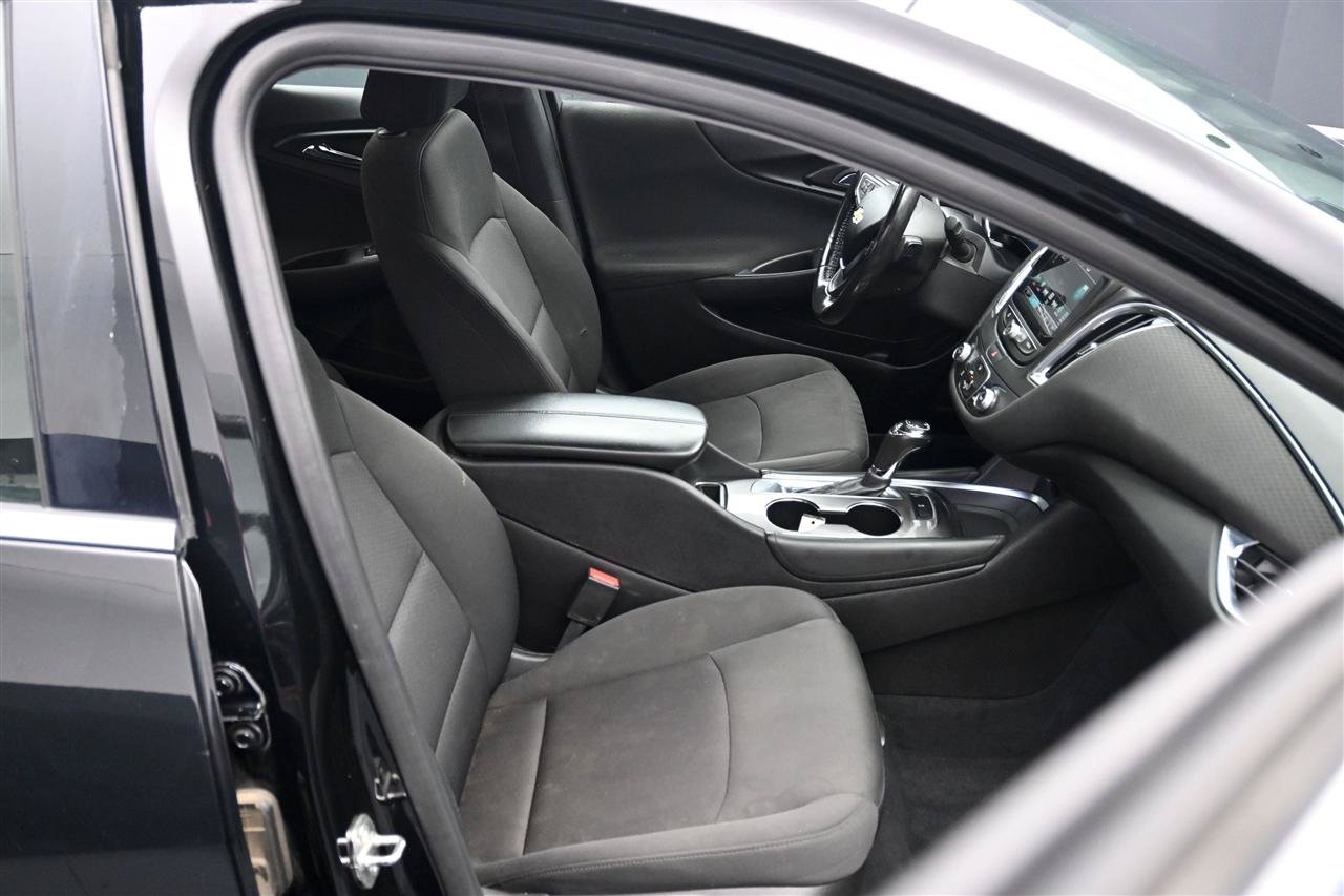 Used 2018 Chevrolet Malibu LT FWD image 9