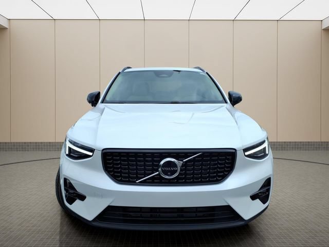 New 2026 Volvo XC40 B5 Plus w/ Protection Package Premier AWD/4WD image 4