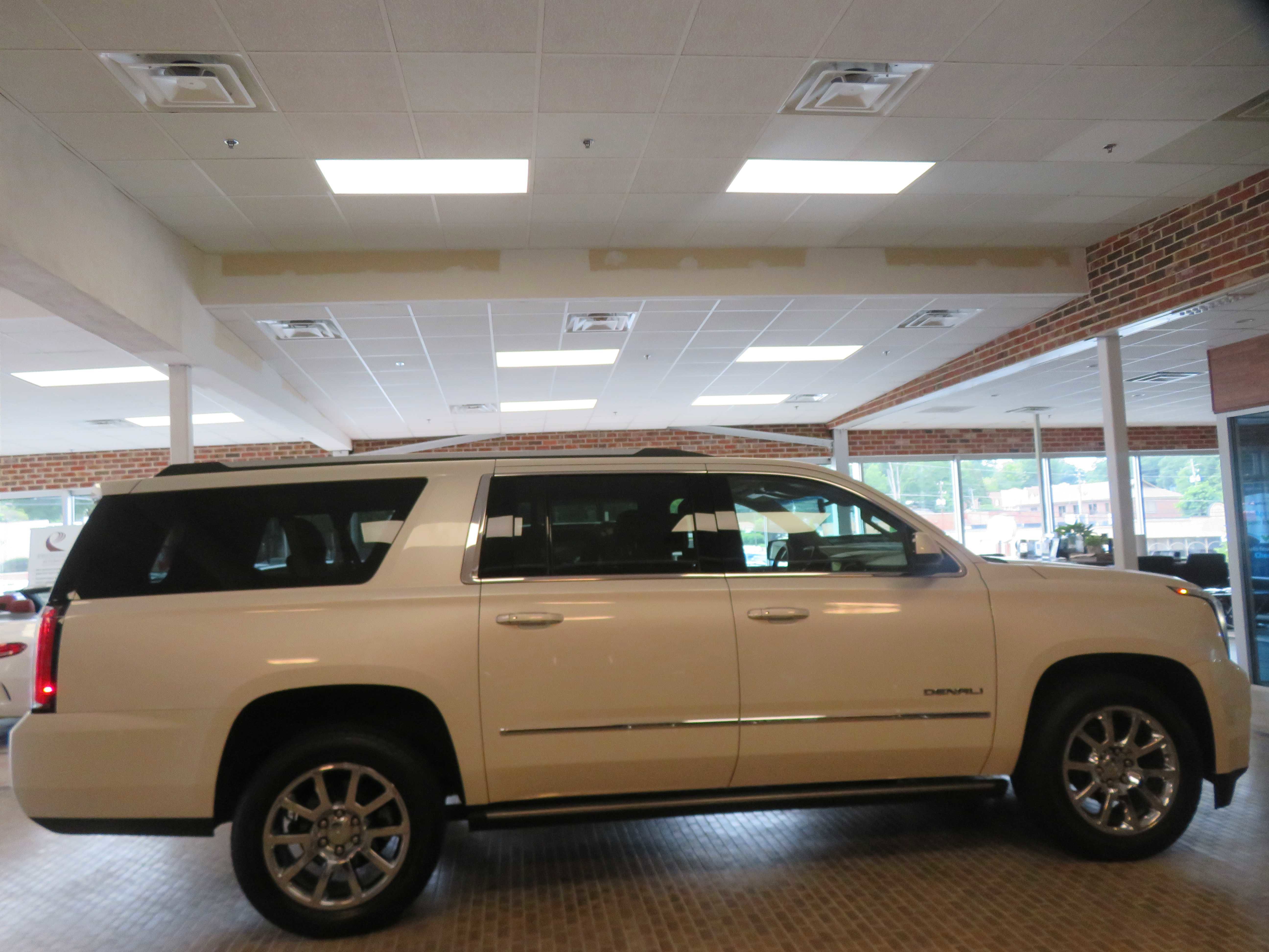 Used 2015 GMC Yukon XL Denali w/ Touring Package AWD/4WD image 68