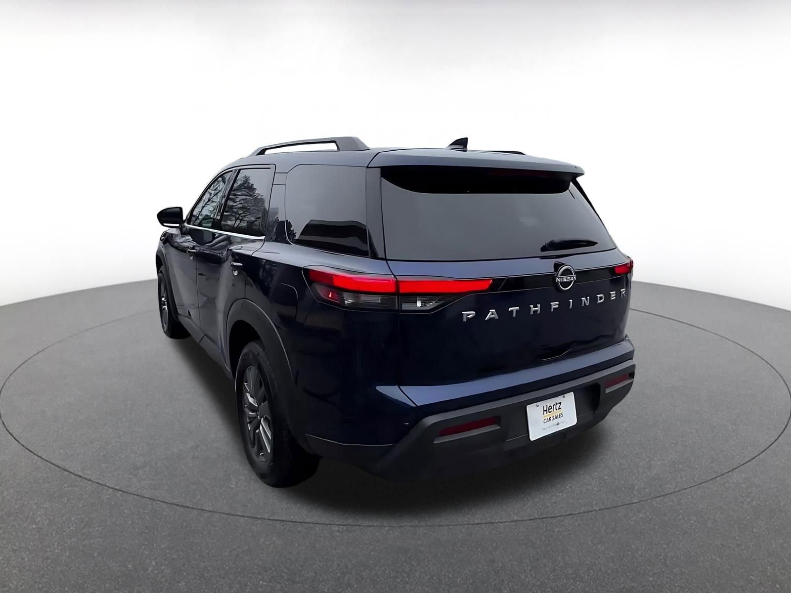 Used 2025 Nissan Pathfinder SV image 16