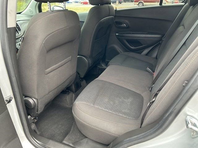 Used 2021 Chevrolet Trax LS w/ Tint and Cruise Package image 33