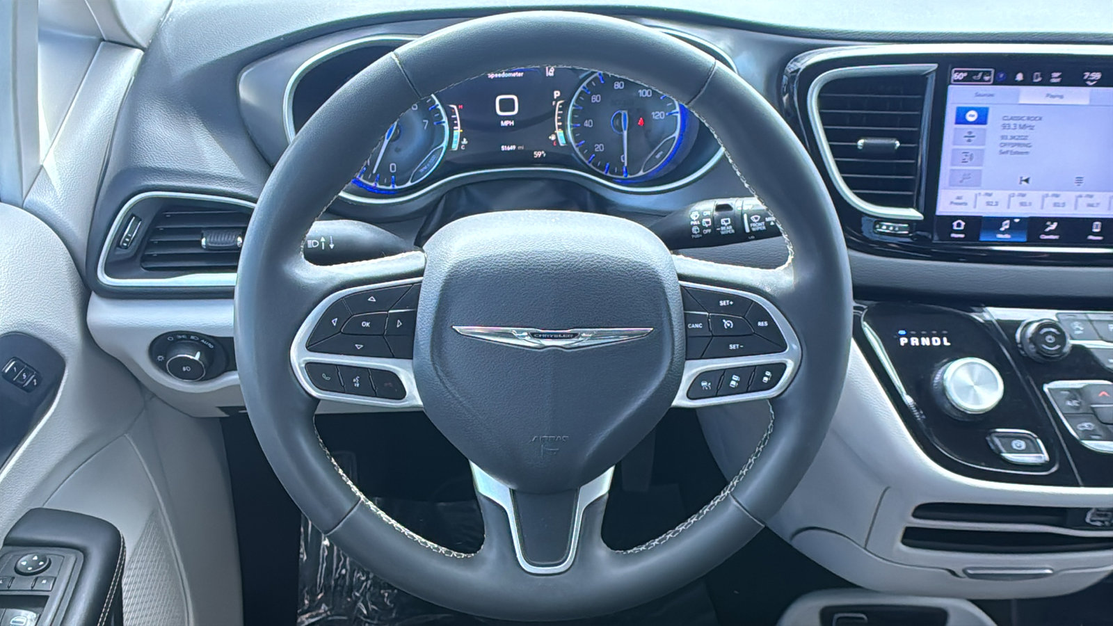 Used 2023 Chrysler Pacifica Touring-L image 23