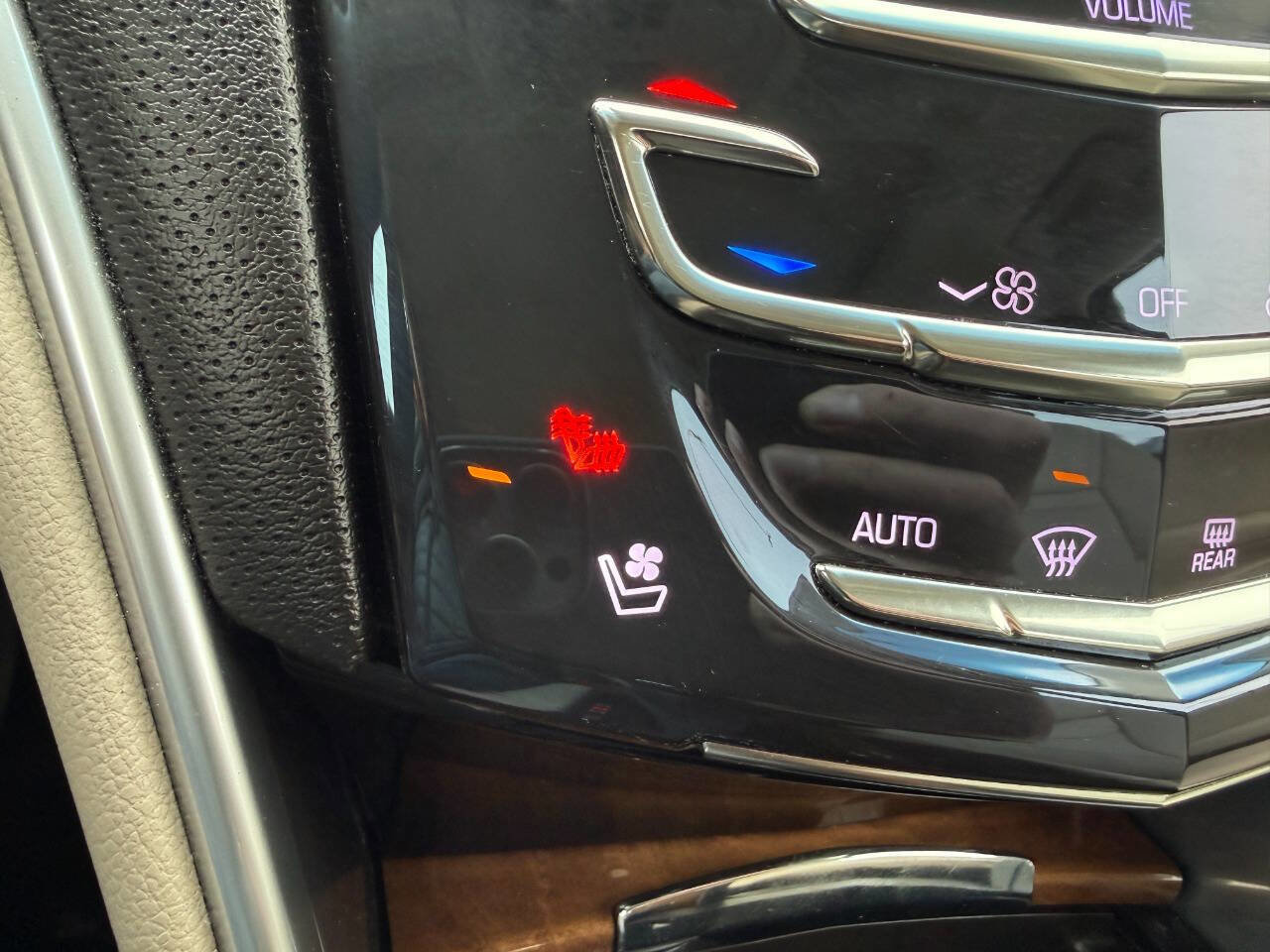 Used 2018 Cadillac XTS Luxury w/ Driver Awareness Package image 39