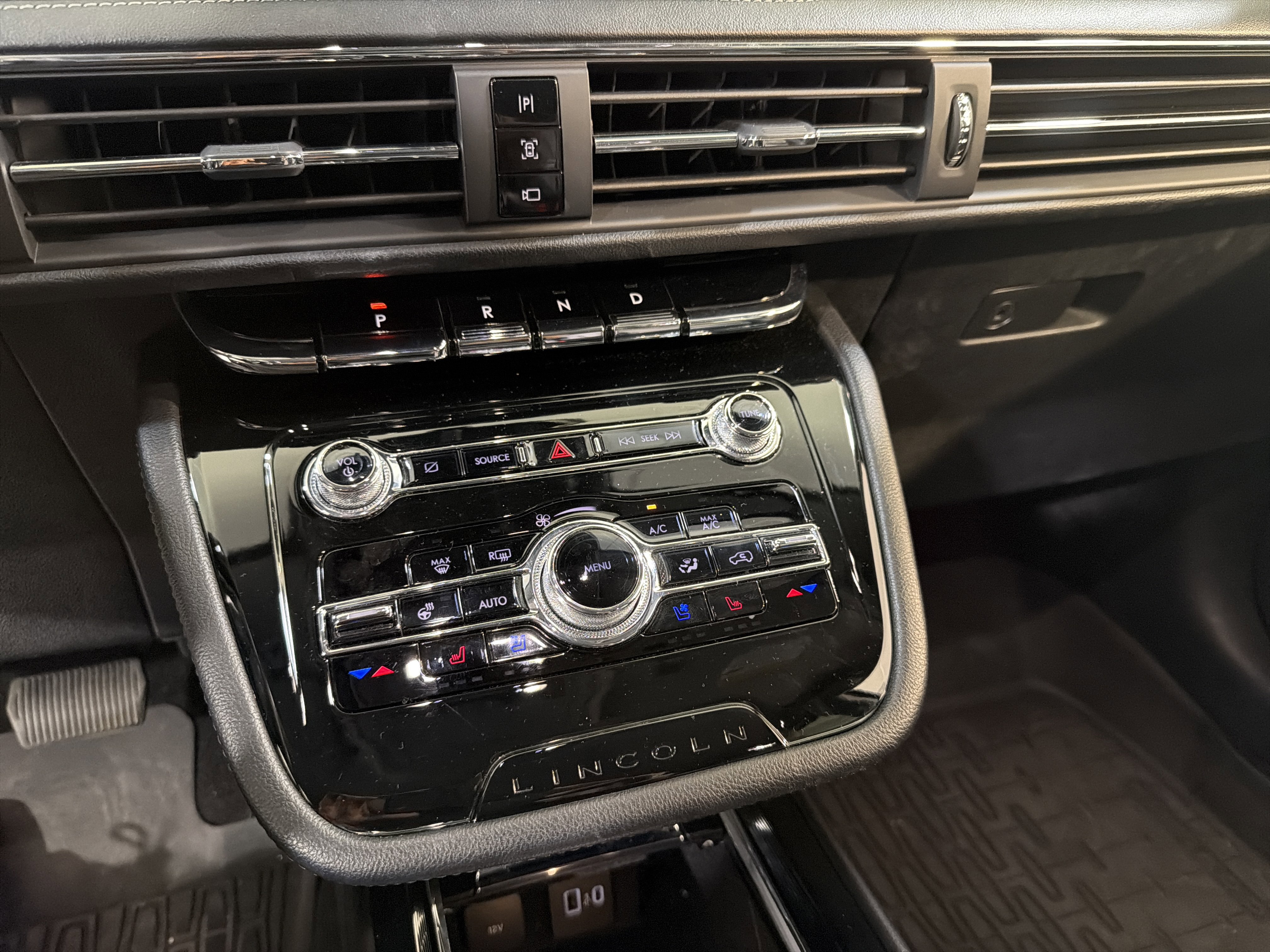 Used 2022 Lincoln Corsair Reserve w/ Luxury Package image 19