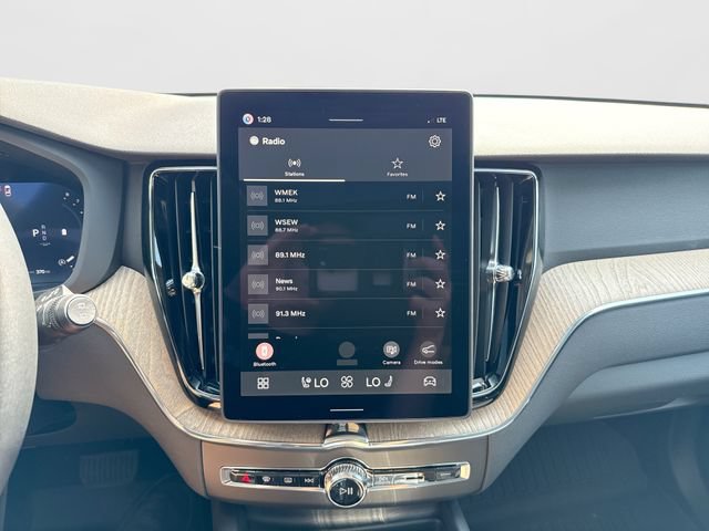 New 2027 Volvo XC60 B5 Core AWD/4WD image 12