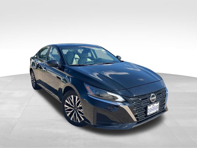 Used 2024 Nissan Altima 2.5 SV FWD image 13