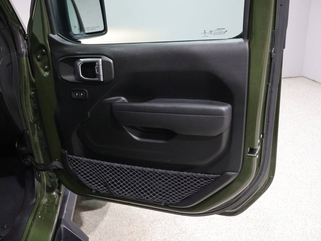 Used 2023 Jeep Gladiator Mojave w/ Cold Weather Group AWD/4WD image 22