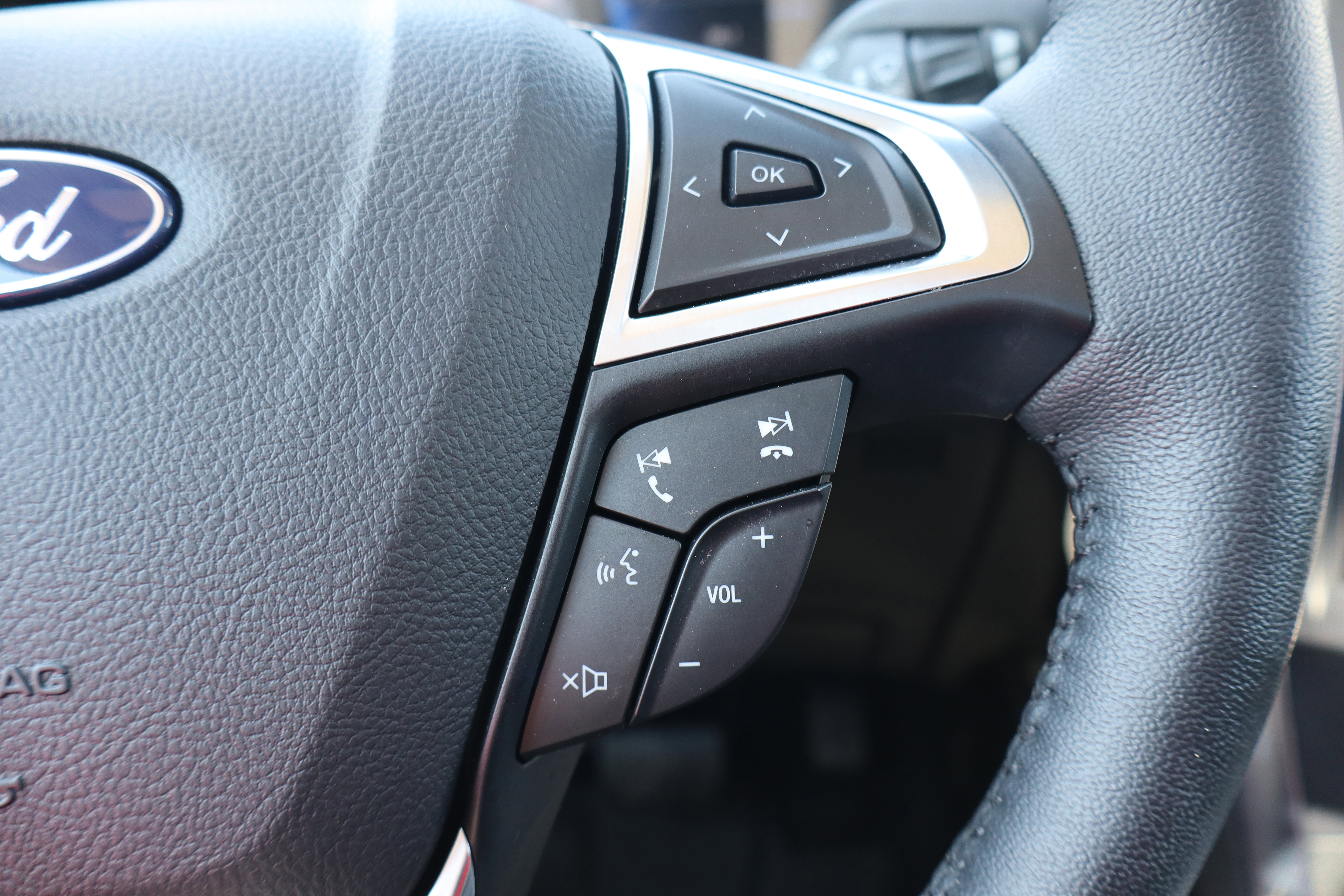 Used 2024 Ford Edge Titanium w/ Equipment Group 301A AWD/4WD image 18