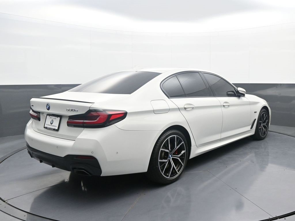 Used 2023 BMW 530e xDrive w/ Premium Package image 7