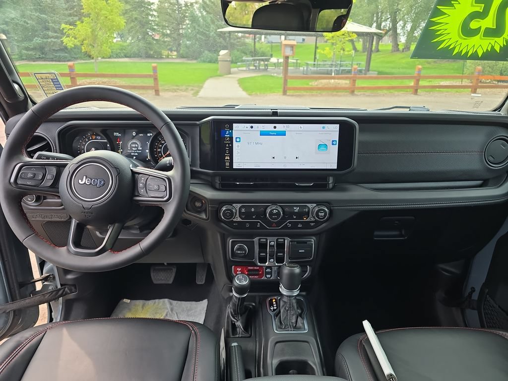 Used 2025 Jeep Gladiator Rubicon w/ Safety Group AWD/4WD image 14