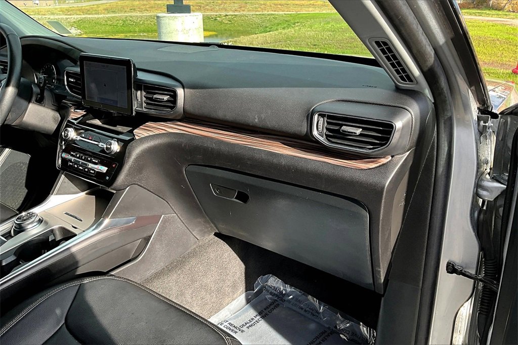 Used 2024 Ford Explorer Limited image 17