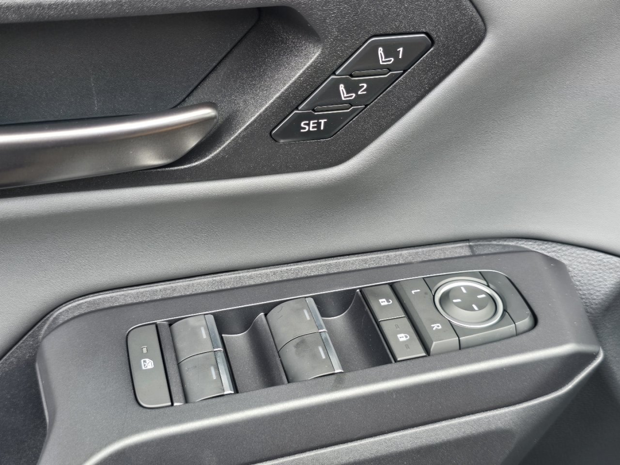 New 2026 Toyota RAV4 XSE AWD/4WD image 28