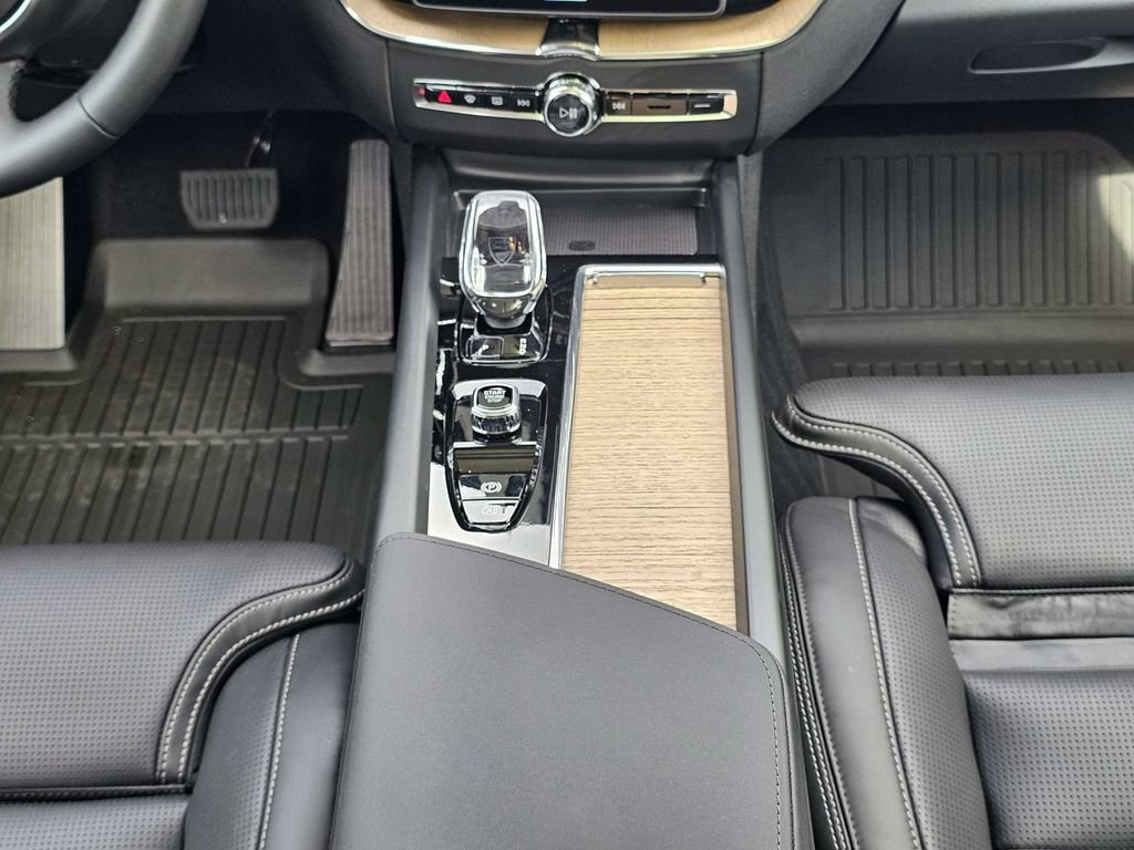 New 2027 Volvo XC60 B5 Ultra AWD/4WD image 19
