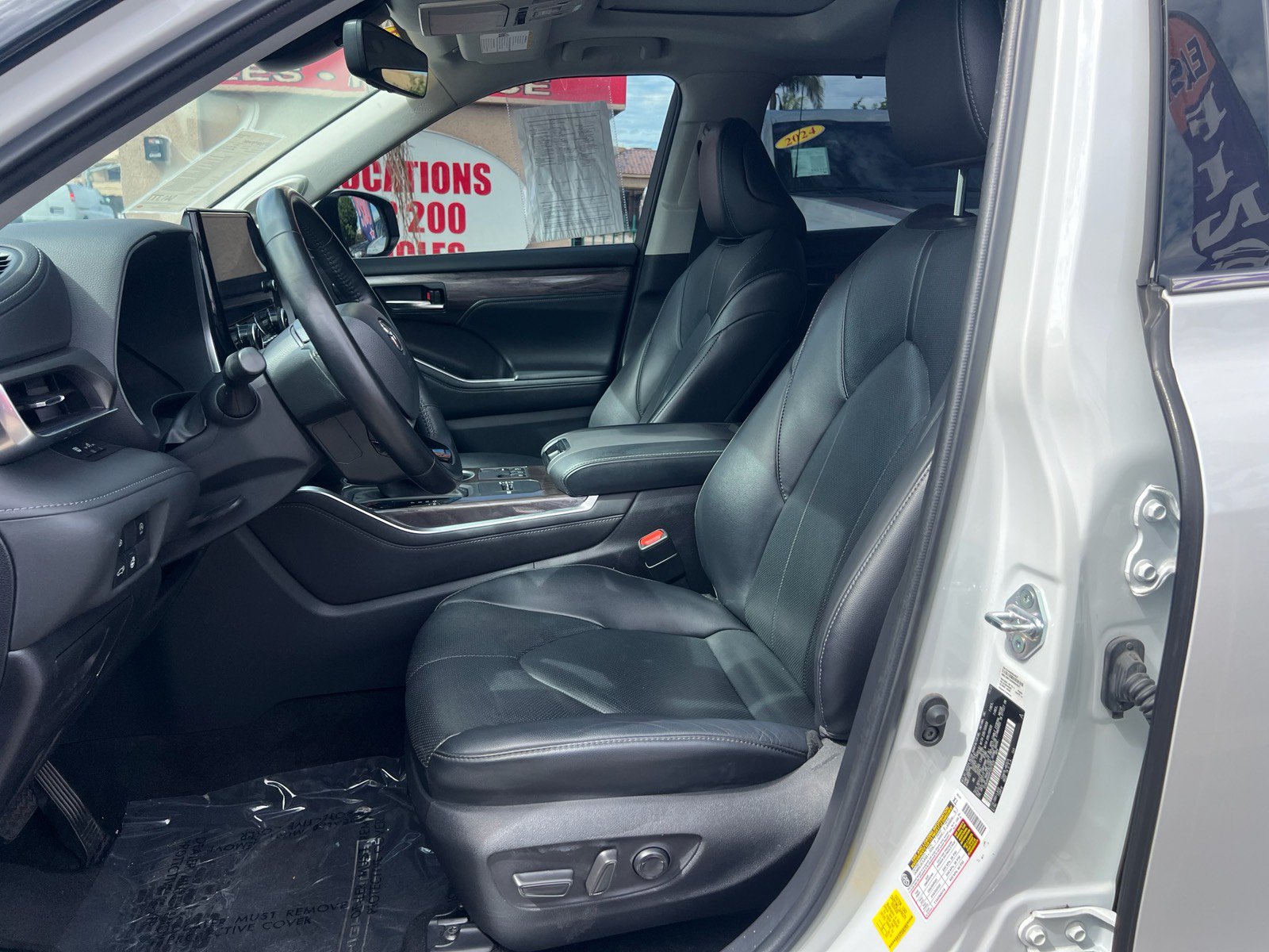 Used 2023 Toyota Highlander Limited FWD image 18