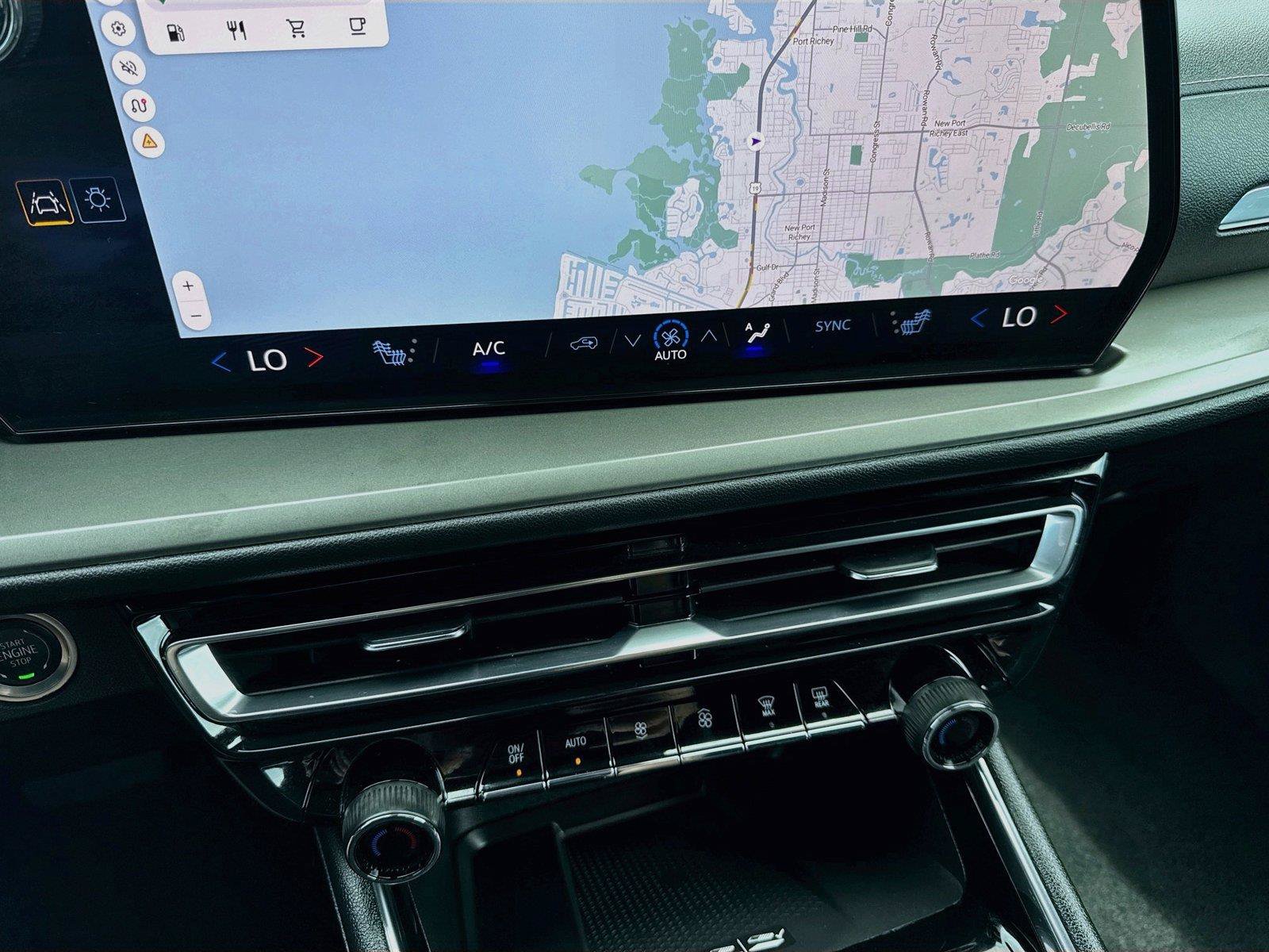 Used 2025 Chevrolet Traverse LT FWD image 20