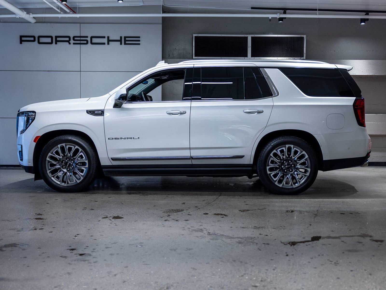 Used 2024 GMC Yukon Denali Ultimate image 2