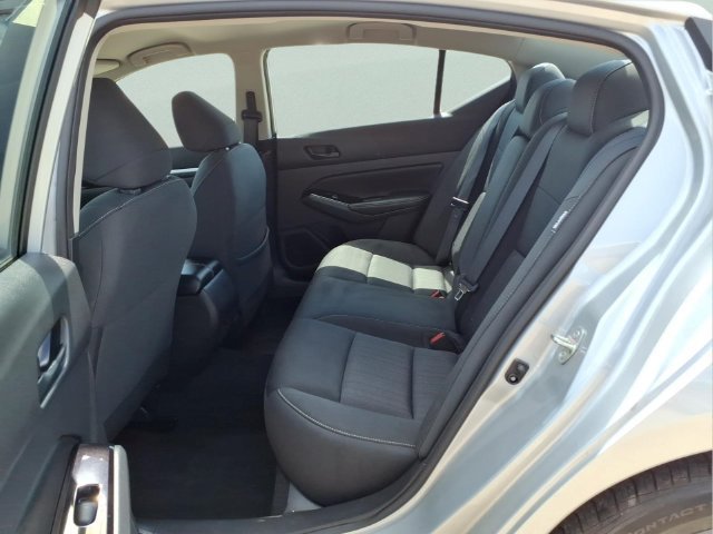 Used 2023 Nissan Altima 2.5 SV FWD image 22