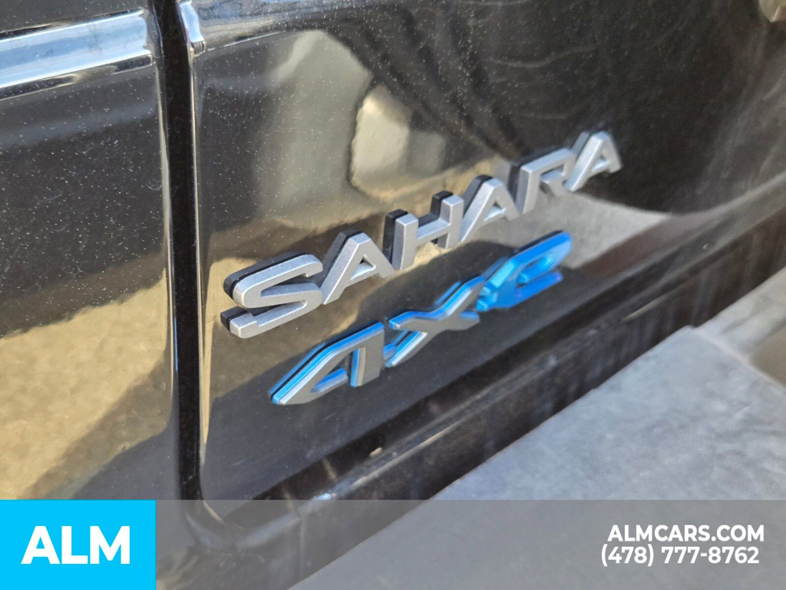 Used 2025 Jeep Wrangler Unlimited Sahara w/ Safety Group image 11