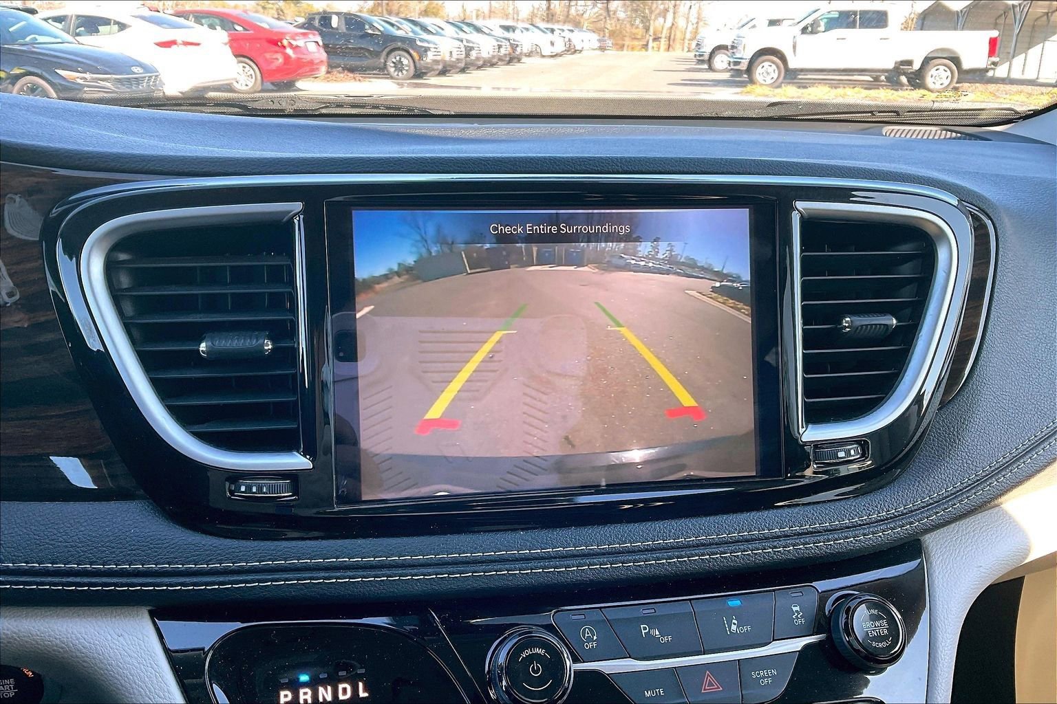 Used 2023 Chrysler Pacifica Limited image 14