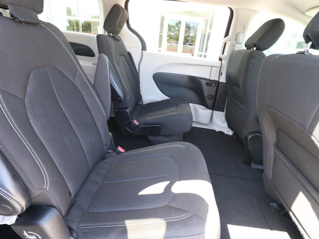 Used 2023 Chrysler Voyager LX image 21