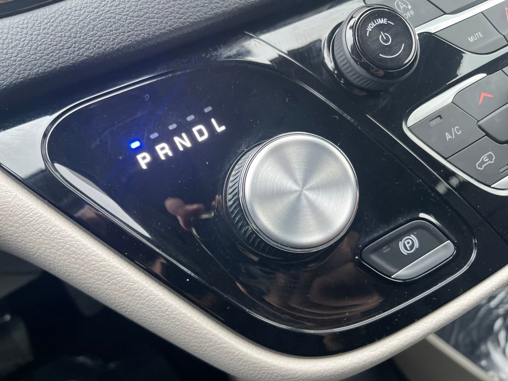 Used 2024 Chrysler Pacifica Touring-L image 25