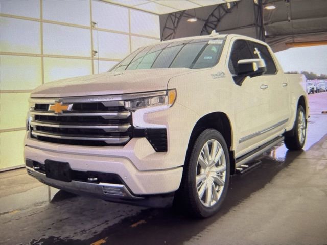 Used 2025 Chevrolet Silverado 1500 High Country AWD/4WD image 3