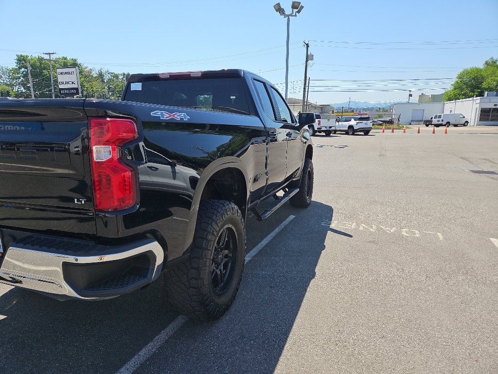Used 2020 Chevrolet Silverado 1500 LT AWD/4WD image 3